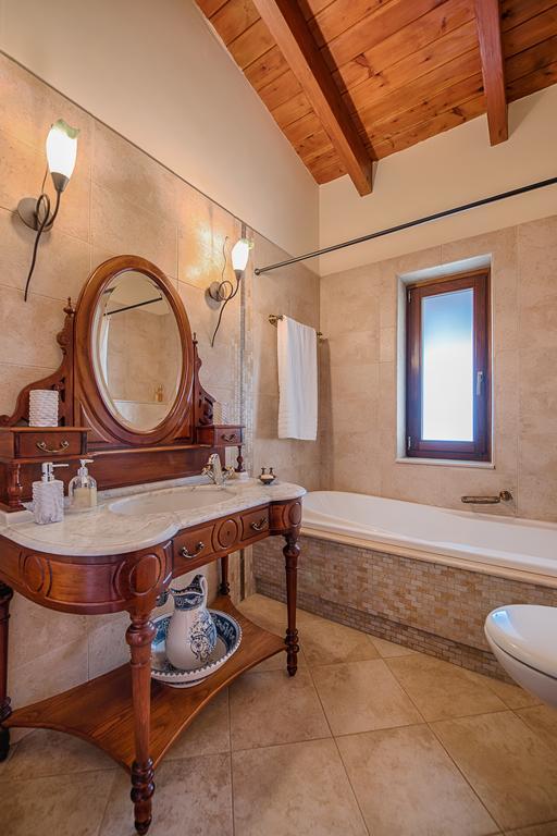 Villa Russelia Kalavarda Экстерьер фото