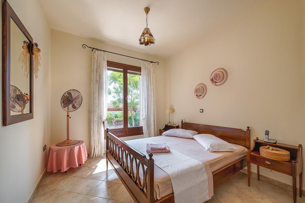 Villa Russelia Kalavarda Экстерьер фото