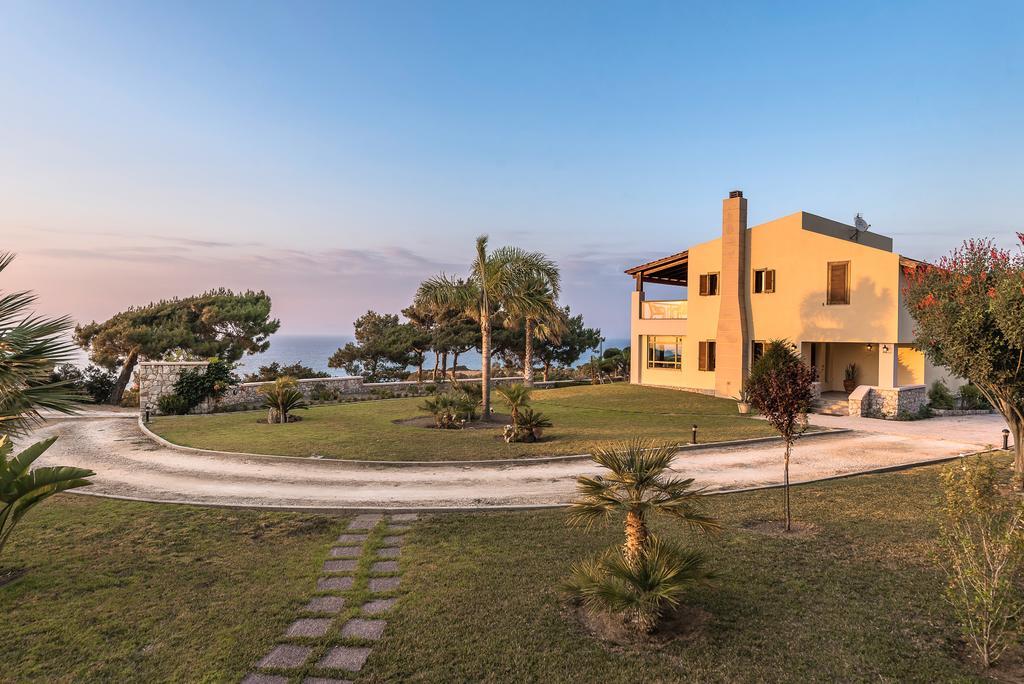 Villa Russelia Kalavarda Экстерьер фото